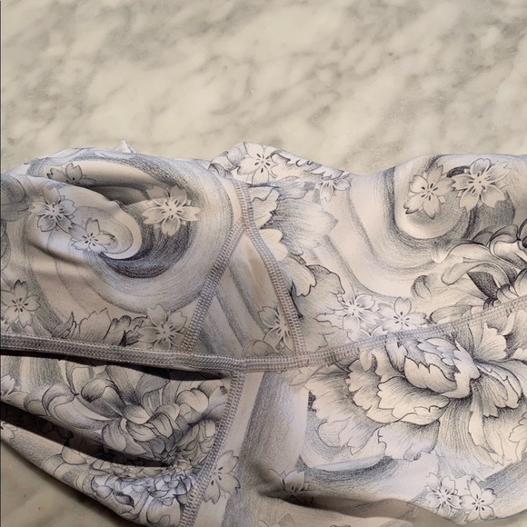 Lululemon Train Times 21” Crop White Flower 8 - Picture 8 of 10
